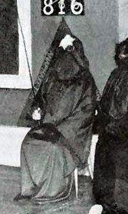 Foto de uma pessoa usando o que parece ser um robe de Practicus