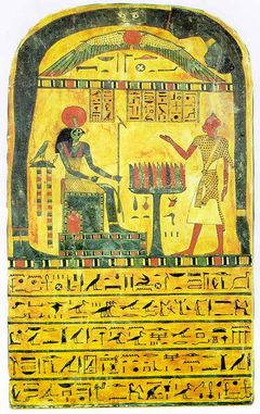 Frente da estela funerária egípcia de Ankh-f-n-khonsu